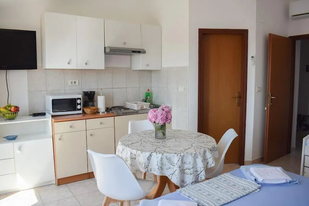 Chianti Apartment Pula 0*,  Croatia